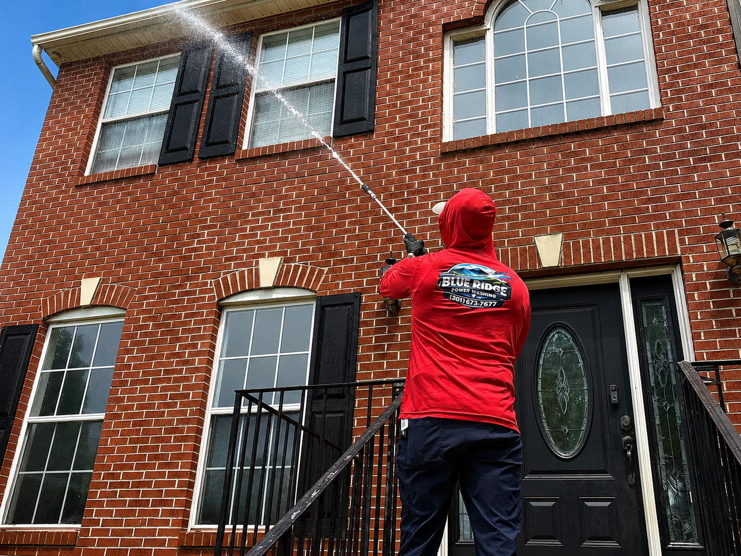 Blue Ridge Power Washing cleaning home exterior